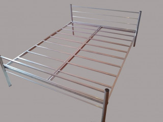 Практичные металлические кровати для номеров