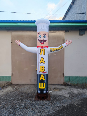 naduvnaia-figura-povar-s-masushhei-rukoi-big-2