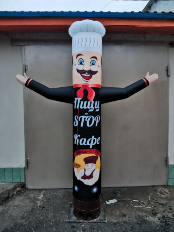naduvnaia-figura-povar-s-masushhei-rukoi-big-1
