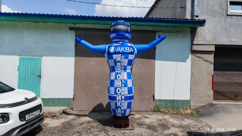 naduvnaia-figura-avtomoika-big-0
